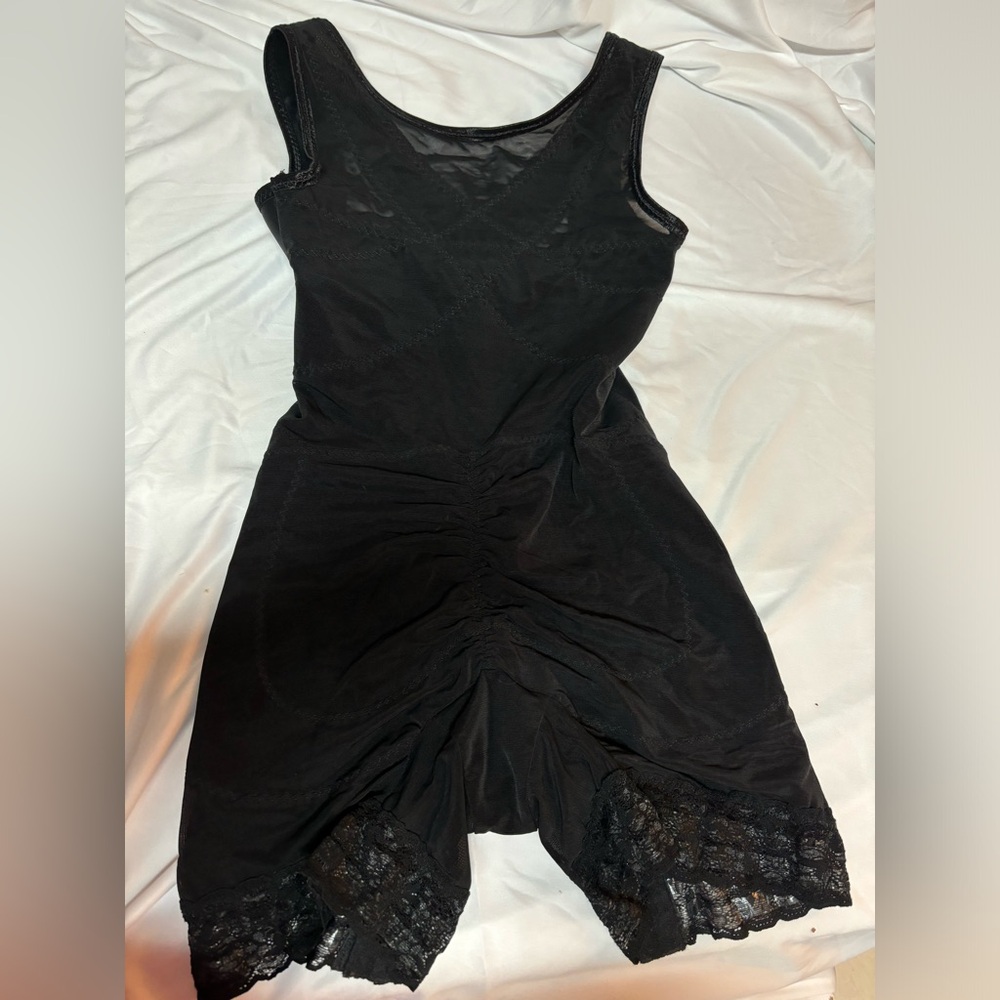 Women’s Ardyss Black Full Body Shapewear in Size Medium